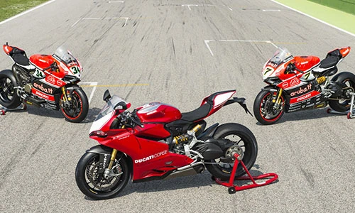 Ducati trình làng Panigale R 2015 “hợp thức hóa xe đua”