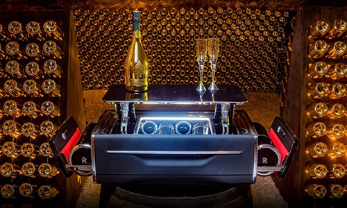 Choáng vali sâm-panh Rolls-Royce có giá 1,1 tỷ đồng 
