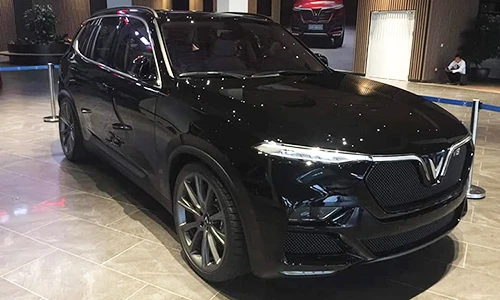 Cận cảnh VinFast LUX SA V8 xuất hiện tại Hải Phòng