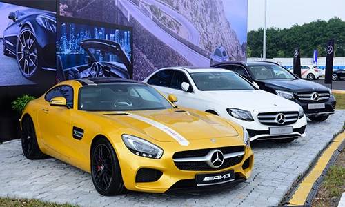 "Xào, chẻ, phá" xe sang Mercedes-Benz tại trường đua Việt