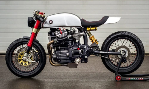 Honda CX500 đời 1982 “lột xác” từ quạ hoá chim công