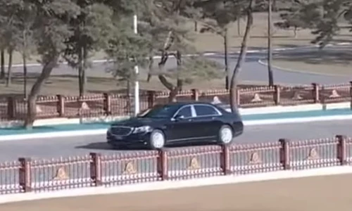 “Soi” Mercedes-Maybach S600 mới của ông Kim Jong Un