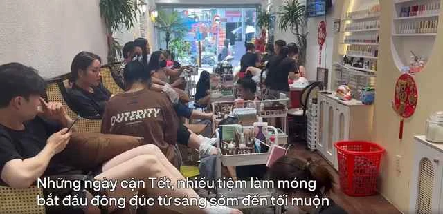 Làm đẹp ngày cận Tết: Chủ phục vụ đến đêm, khách đặt trước cả tuần