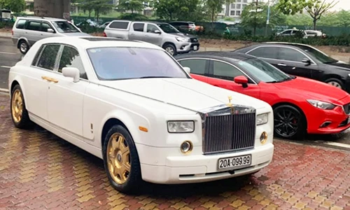 Đại gia bán Rolls-Royce “tứ quý 9” mạ vàng 15 tỷ