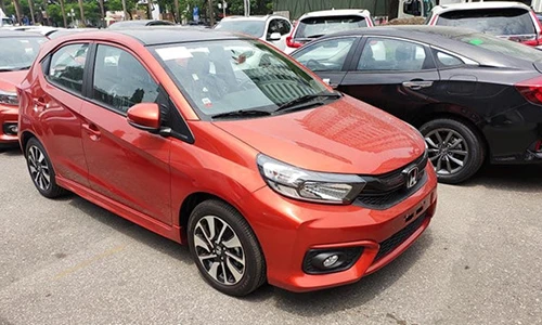 Xe giá rẻ Honda Brio ồ ạt cập bến đại lý Hà Nội 