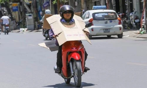 Cách chống nắng có 1-0-2 của người đi đường trong ngày hè