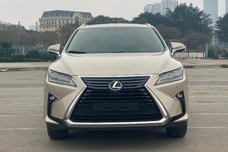 Cận cảnh Lexus RX 350 chạy 7 năm bán 2,7 tỷ ở Hà Nội