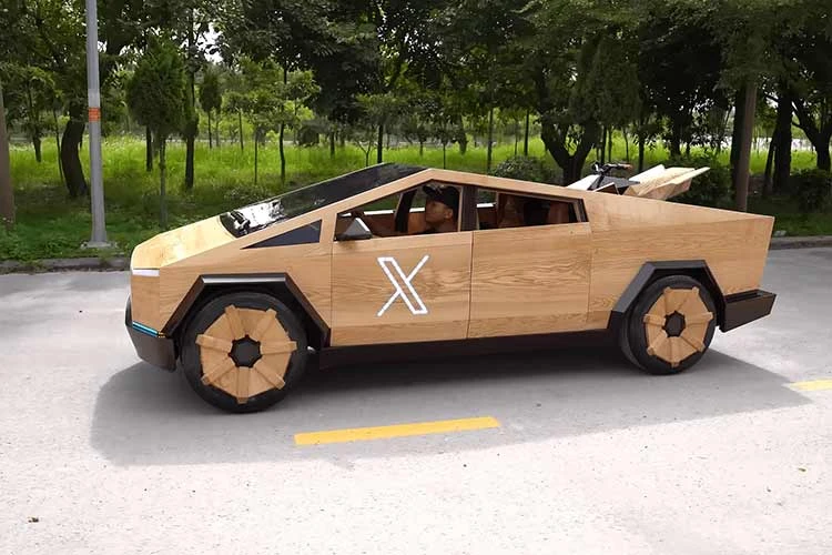 Tesla Cybertruck bằng gỗ của thợ mộc Việt làm tặng tỷ phú Elon Musk