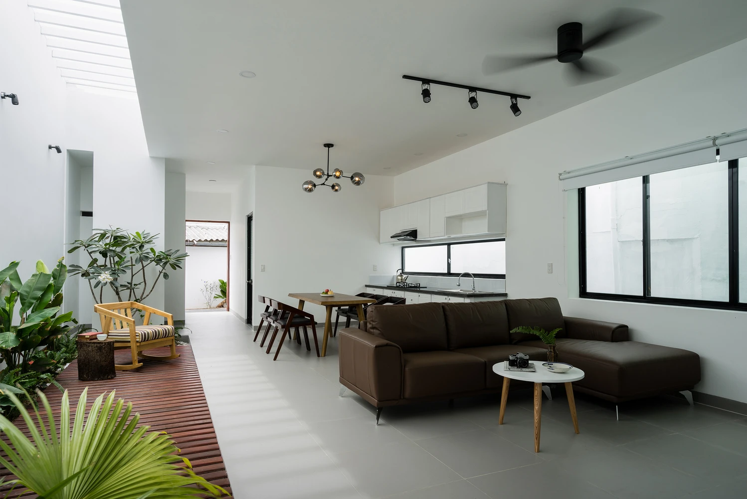 Ngỡ ngàng nhà cũ tối tăm “lột xác thần kỳ” ở Bình Thuận