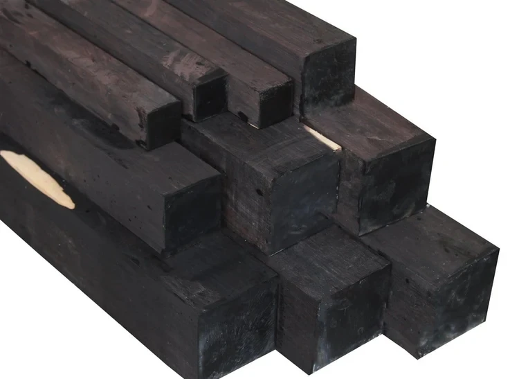 Bất ngờ loại gỗ đen như bị cháy, giá hàng trăm triệu đồng