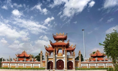 Choáng ngợp ngôi nhà thờ họ trăm tỷ ở Nghệ An