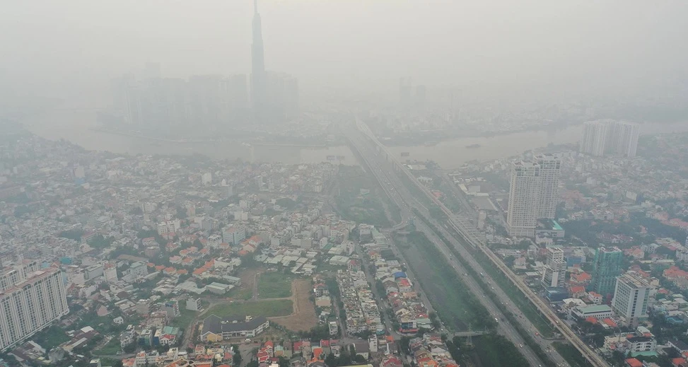 Landmark 81 'biến mất' trong không khí TP.HCM mù đặc do ô nhiễm