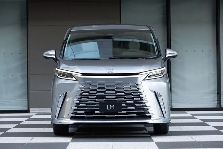 Cận cảnh Lexus LM 500h - "chuyên cơ mặt đất", từ 7,21 tỷ tại Việt Nam