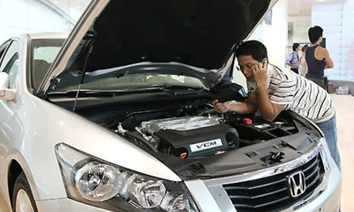 Giảm giá “sấp mặt”, thị trường ôtô Việt vẫn tụt dốc