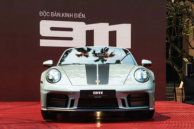 Porsche 911 mới từ 8,87 tỷ đồng vừa ra mắt tại Hà Nội