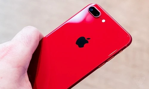 Cận cảnh phiên bản iPhone 8 màu đỏ tuyệt đẹp vừa ra mắt