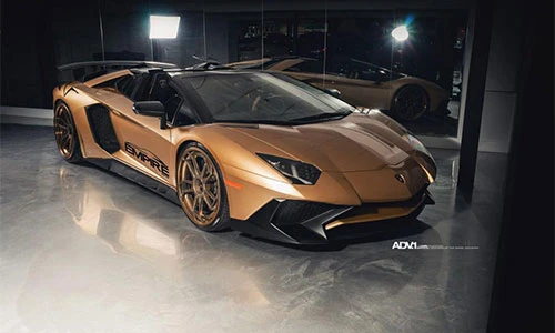 Lamborghini Aventador SV mui trần độ "khoác áo" vàng cực độc