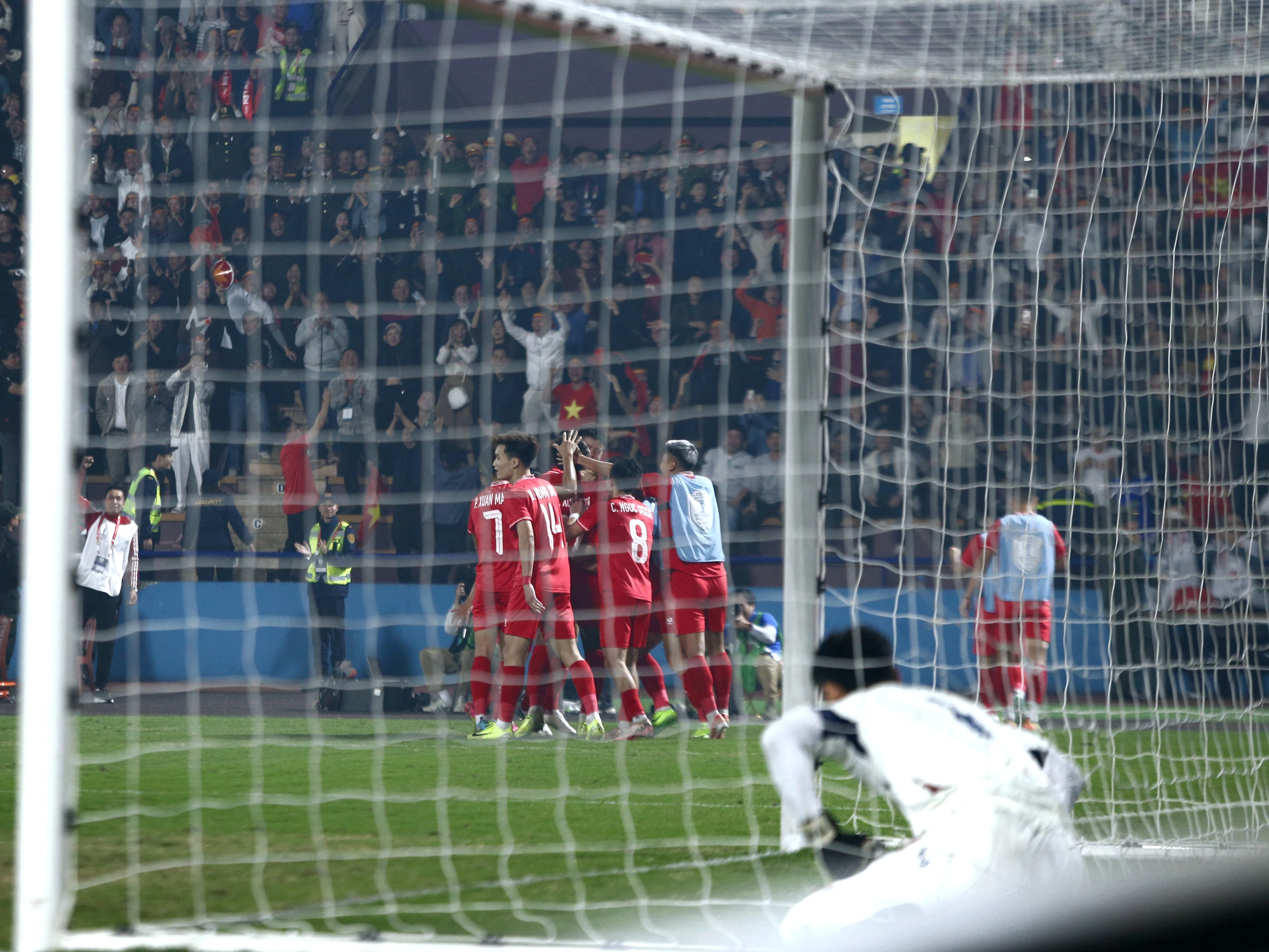 Thắng Thái Lan, ĐT Việt Nam nắm lợi thế tại chung kết AFF Cup 