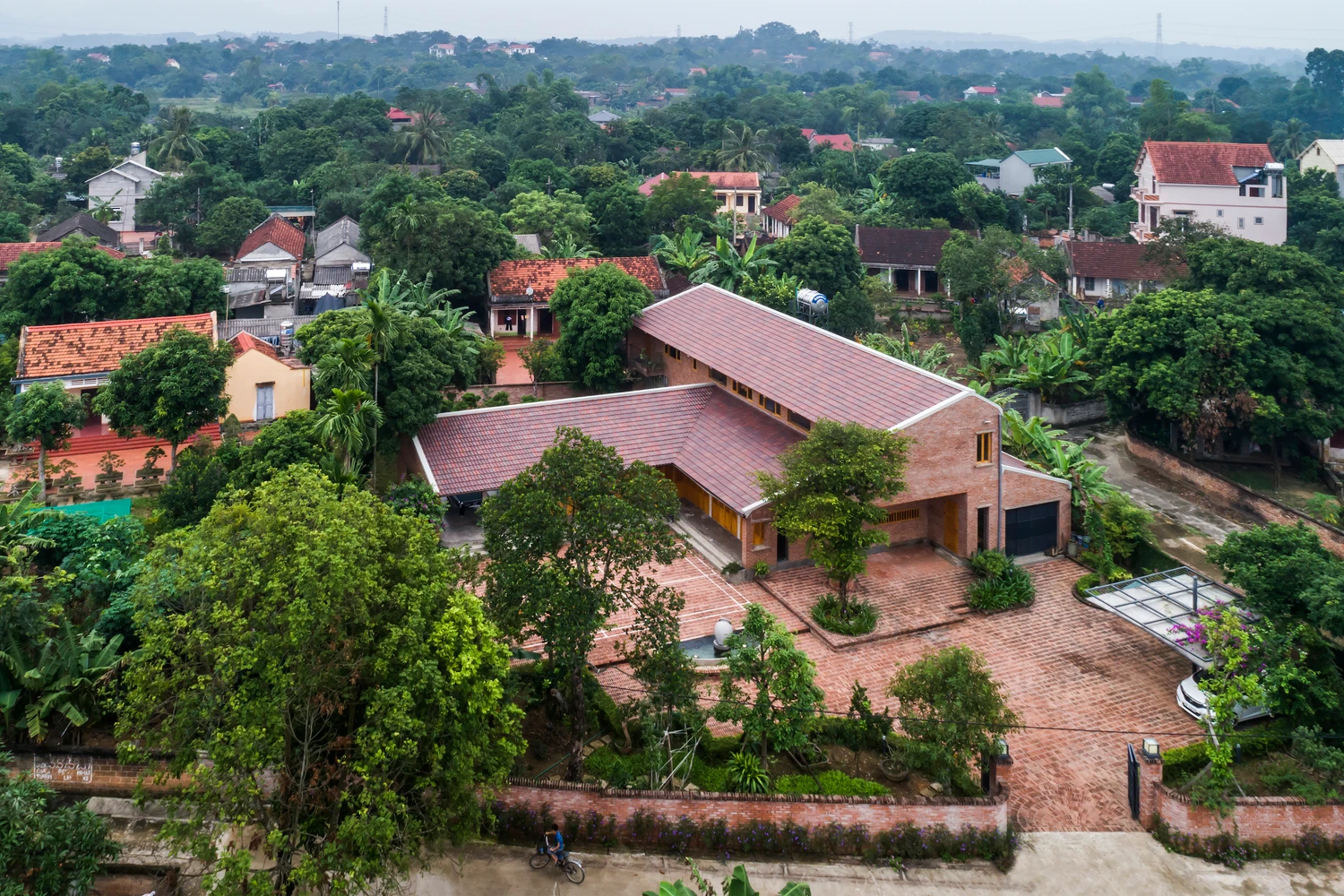 Nhà gỗ xoan, mái ngói đậm chất thơ ở Phú Thọ trên báo Mỹ