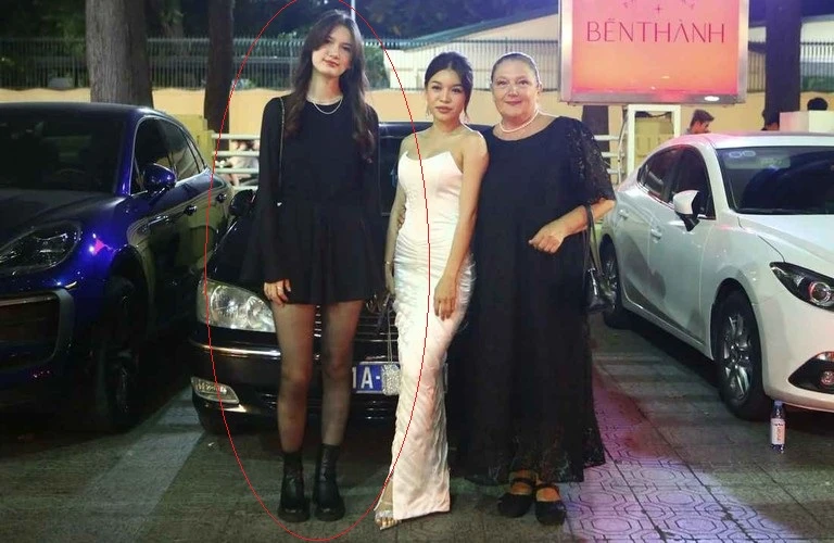 Em gái Đặng Văn Lâm chiếm trọn spotlight với đôi chân "cực phẩm"