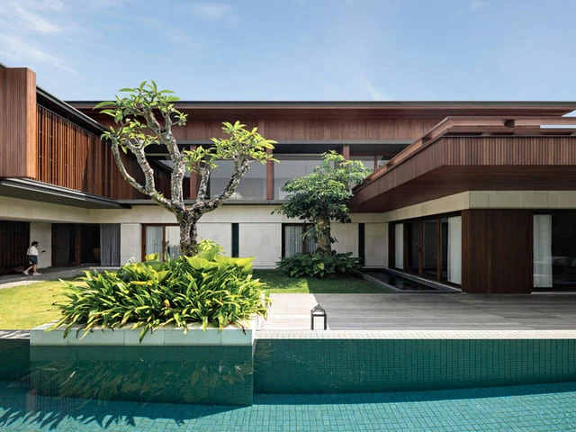 Biệt thự siêu sang nằm giữa cánh đồng lúa ai nhìn cũng mê
