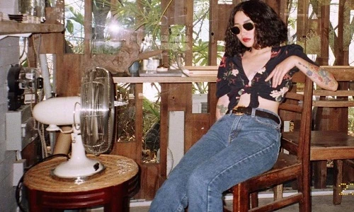 Cô nàng hot girl Instagram nổi tiếng nhờ vẻ đẹp “độc, lạ“