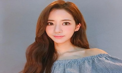 Cô nàng stylist tóc xinh đẹp như sao Hàn Quốc