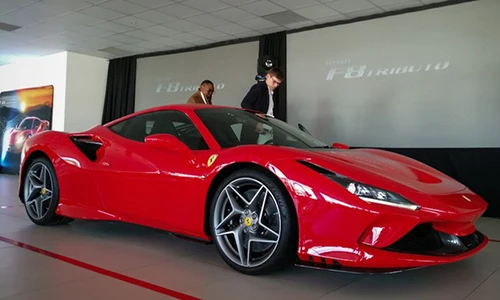 Ferrari F8 Tributo chính hãng ra mắt dân chơi siêu xe Việt 