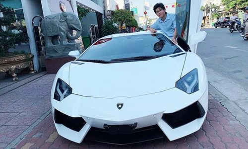 Đại gia Bình Dương tậu Lamborghini Aventador hơn 20 tỷ đồng