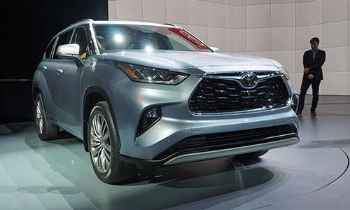 Toyota Highlander thế hệ hoàn toàn mới chính thức lộ diện