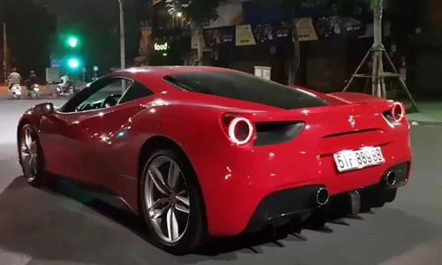 Tuấn Hưng cưỡi Ferrari 488 GTB tiền tỷ tại Hà Nội