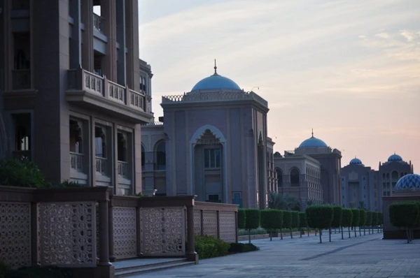 Bên trong khách sạn 7 sao Hồ Ngọc Hà nghỉ dưỡng ở Dubai