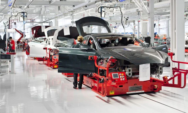 Tesla sa thải hàng nghìn nhân viên để giảm giá xe ôtô