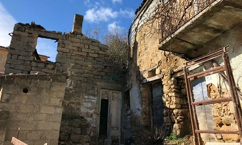 Thị trấn biển Italy rao bán hàng trăm căn nhà với giá 1 USD