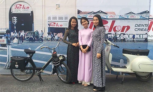 Dàn ôtô, xe máy cổ "siêu độc" tụ hội ở Sài Gòn 