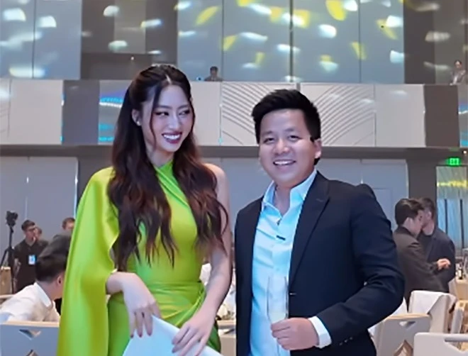 Khoa Pug tự tin đọ chiều cao với Hoa hậu Lương Thùy Linh
