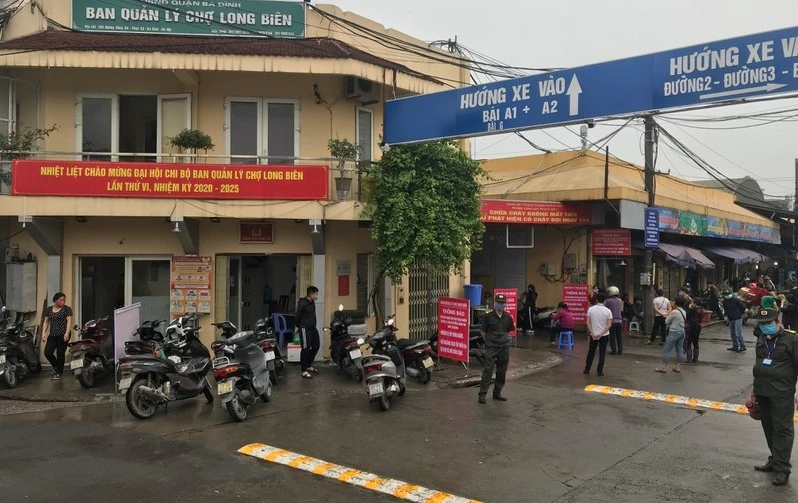 Ảnh: Hà Nội xét nghiệm nhanh COVID-19 tại các chợ đầu mối