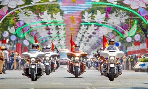 Gần 100 môtô Harley-Davidson ra mắt Clb HD - TP HCM