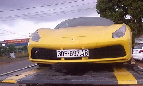 Ferrari 488 GTB biển Hà Nội “cưỡi” xe cứu hộ ở Tây nguyên
