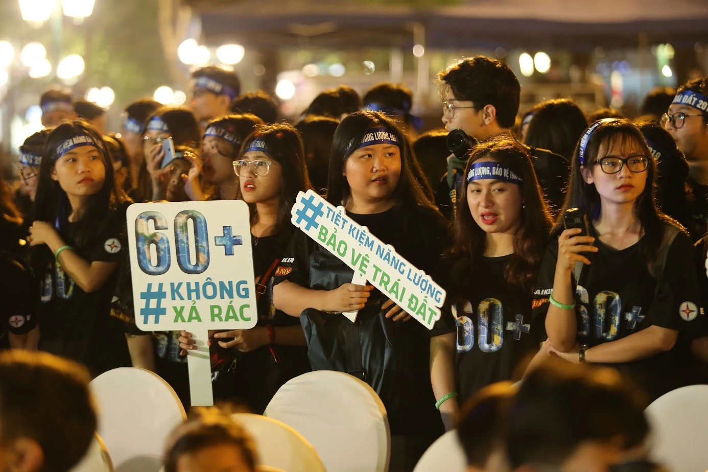 Giới trẻ Việt Nam tích cực hưởng ứng Giờ Trái Đất 2019