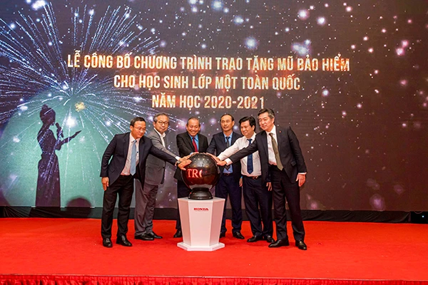 HVN tặng gần 2 triệu mũ bảo hiểm cho học sinh lớp 1