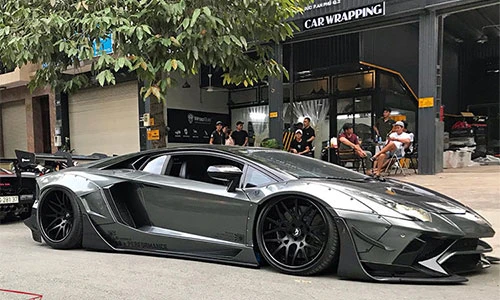 Dân chơi Sài thành chi gần 3 tỷ độ siêu xe Lamborghini