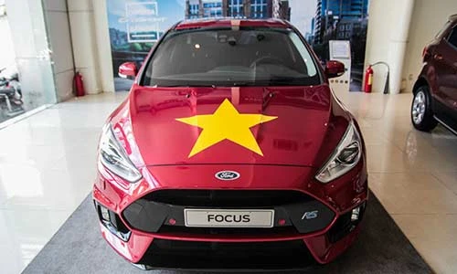 Dàn ôtô, xe máy thay áo cổ vũ đội tuyển Olympic Việt Nam