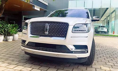 Đại gia Quảng Ngãi tậu Lincoln Navigator mới giá 9 tỷ đồng
