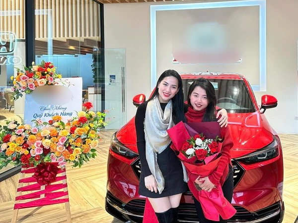 "Chiến thần review" Hà Linh gây bão vì làm điều này với chị gái