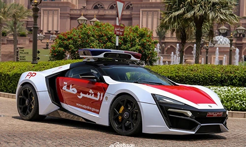 Ngắm dàn siêu xe cực mạnh của cảnh sát Abu Dhabi