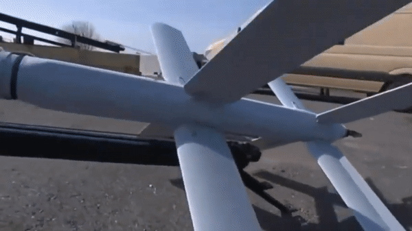 Tốc độ của UAV Lancet rất ấn tượng; ở chế độ tìm kiếm hoặc theo dõi, Lancet có thể đạt tốc độ từ 80 km/h đến 100 km/h. Tuy nhiên, khi thực hiện tấn công mục tiêu, UAV Lancet sẽ tăng tốc độ lên 300 km/h để đảm bảo hiệu quả cao hơn về thiệt hại mà nó dự kiến sẽ gây ra. 