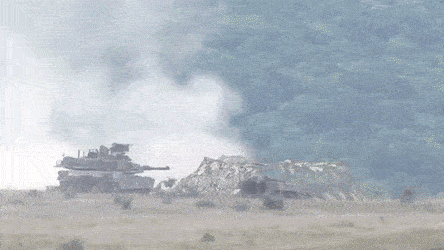 Tại các thao trường của NATO, nơi lính Ukraine được huấn luyện sử dụng xe tăng M1A1 Abrams, họ được huấn luyện chiến thuật sử dụng xe tăng, sau khi lực lượng không quân và pháo binh tiến hành hỏa lực chuẩn bị, đối phương cơ bản đã mất sức chiến đấu.