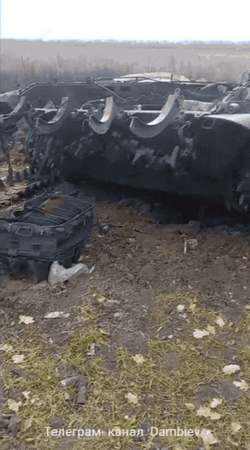 Mới đây, một binh sĩ Nga đã quay được video một chiếc xe tăng T-72M1 của Ba Lan viện trợ cho Ukraine, đã bị phá hủy hoàn toàn bởi một quả mìn ở khu vực miền Đông Ukraine.