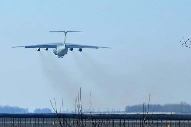 Lộ tổn thất của Ukraine ở Donbass, phải dùng máy bay để tải thương